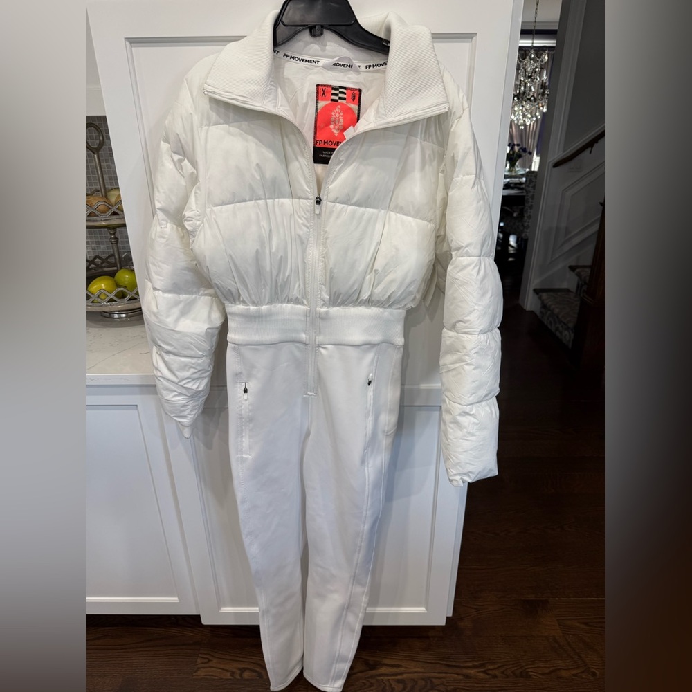 Free People Movement NEW Size M Downhill Diva Waterproof Ski Suit - Picture 5 of 11